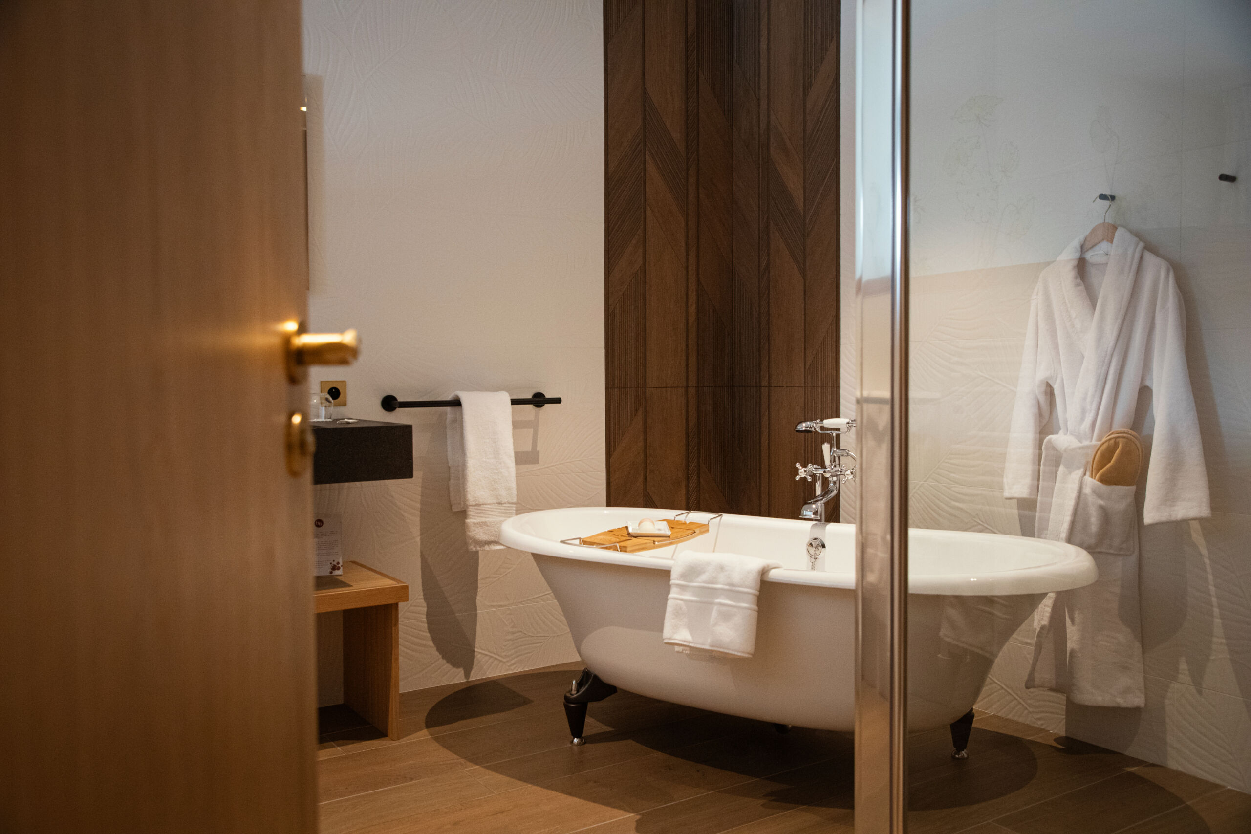 Baignoire suite jonquile petite borie ∏laffaillejulia 9493
